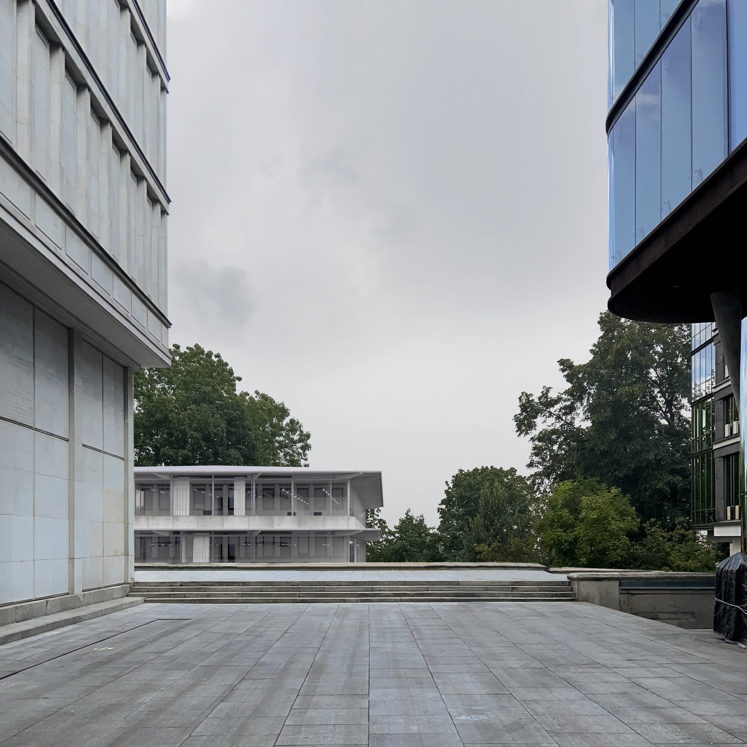 An exterior view of the pavilion that is the Conservation and Storage Center for the existing National Museum in Warsaw. View is from Nowy Świat street direction with a Nowy Świat 2.0 building on its right side and former "Dom Partii" on the left.